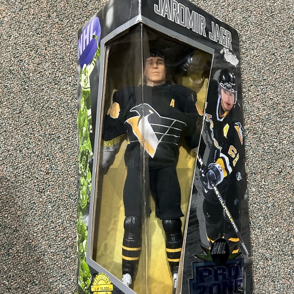 1997 Jaromir Jagr hockey figure - Picture 1 of 3